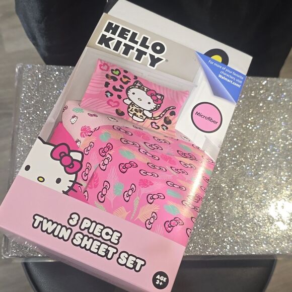 Hello Kitty 3-PC Microfiber Twin Sheet Set - Picture 13 of 13